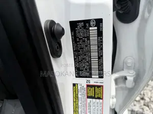 Toyota Camry SE FWD (2.5L 4cyl 8AM) 2018 White
