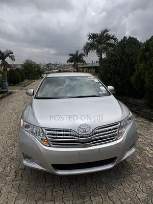 Toyota Venza XLE 2010 Silver