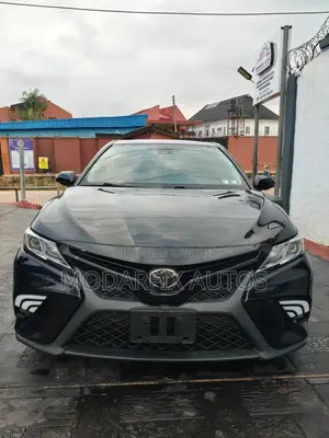Toyota Camry SE FWD (2.5L 4cyl 8AM) 2018 Black