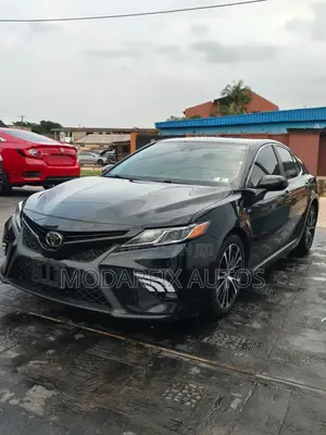Toyota Camry SE FWD (2.5L 4cyl 8AM) 2018 Black