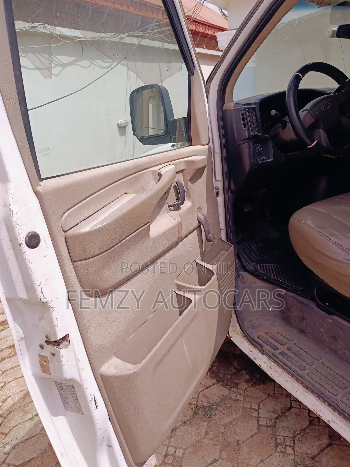 Chevrolet Shcool Bus 2007 White