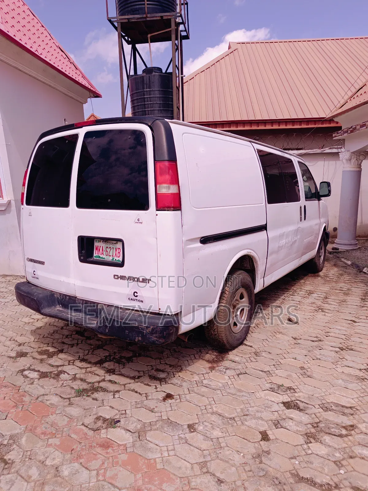 Chevrolet Shcool Bus 2007 White