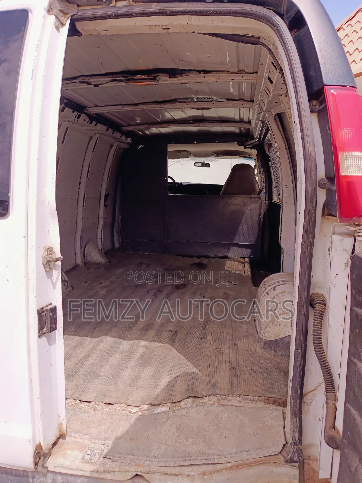 Chevrolet Shcool Bus 2007 White
