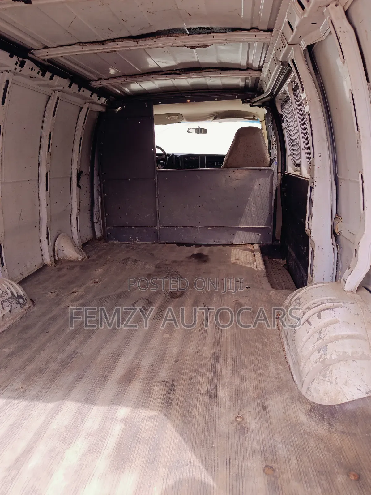 Chevrolet Shcool Bus 2007 White