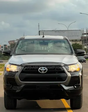 New Toyota Hilux 2025 Black