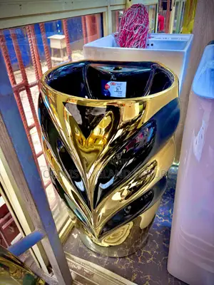 Black and Gold Standing Basin