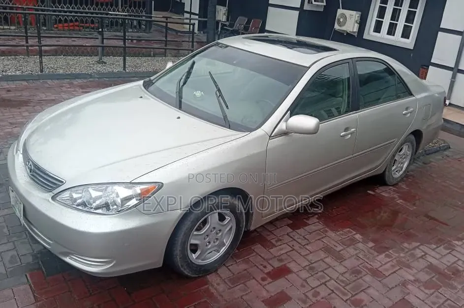Toyota Camry 2004 Silver