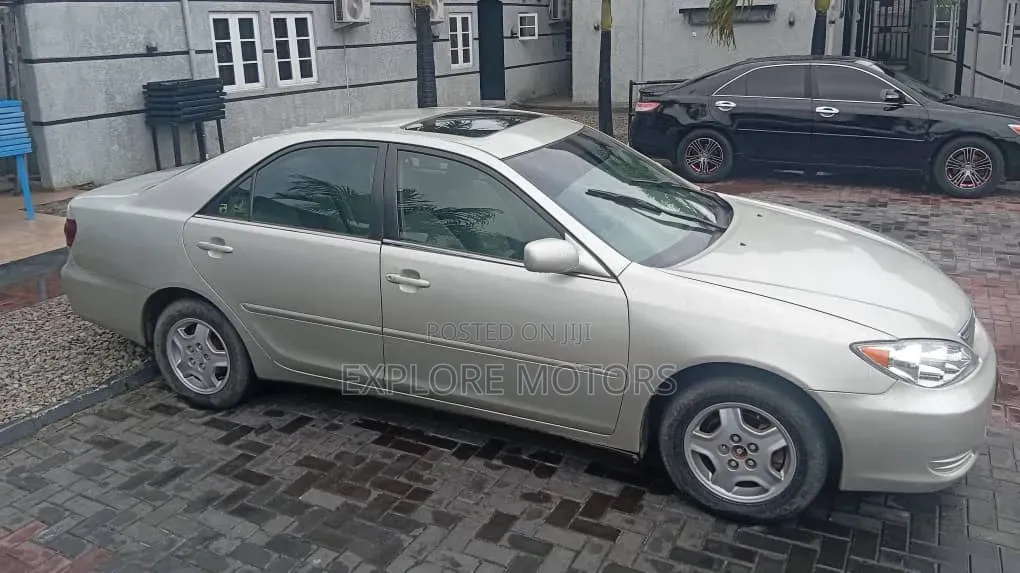 Toyota Camry 2004 Silver