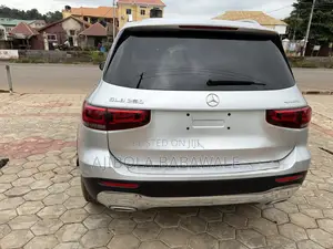 Mercedes-Benz GLB-Class 2021 Silver