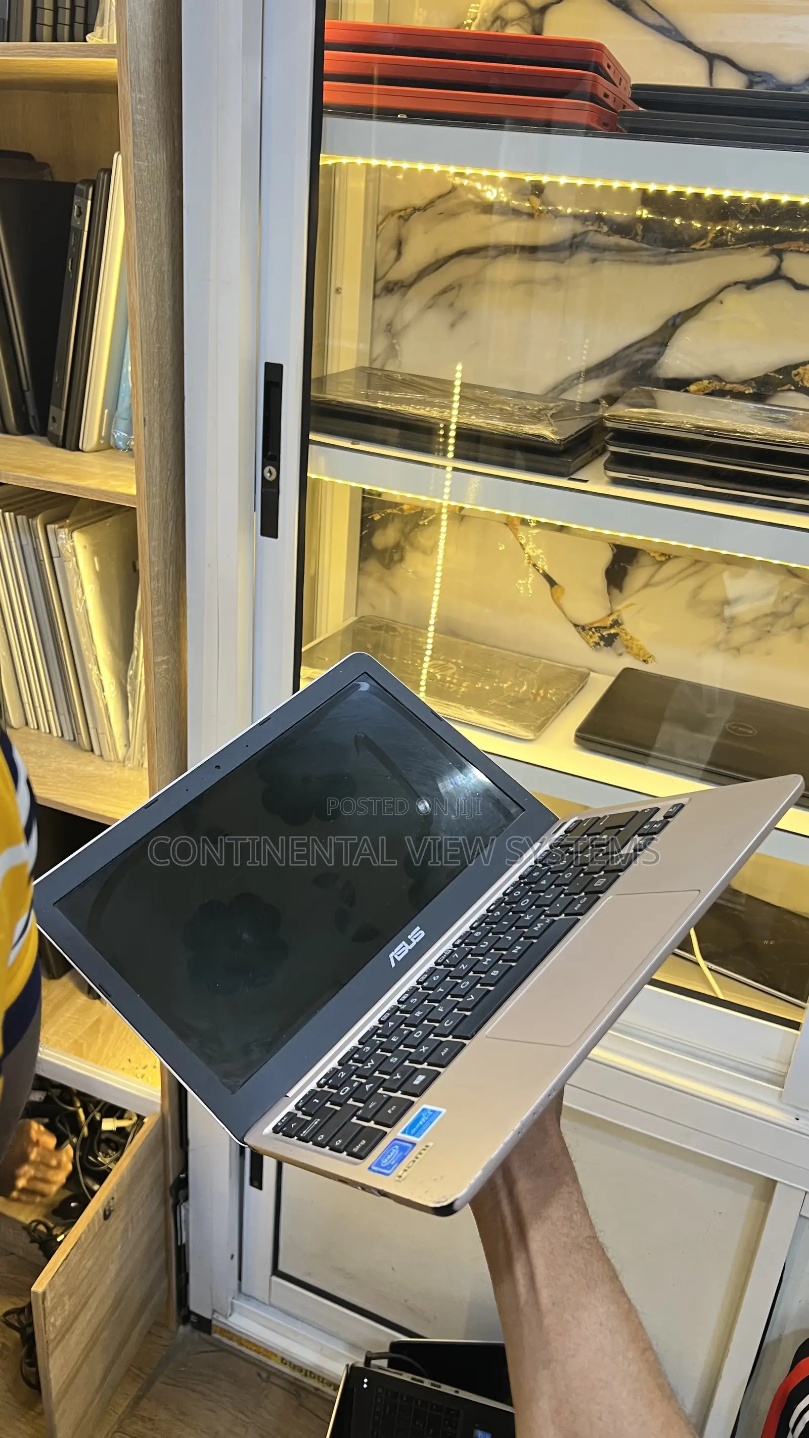 Laptop Asus Vivobook E200HA 2GB Intel Atom SSD 32GB