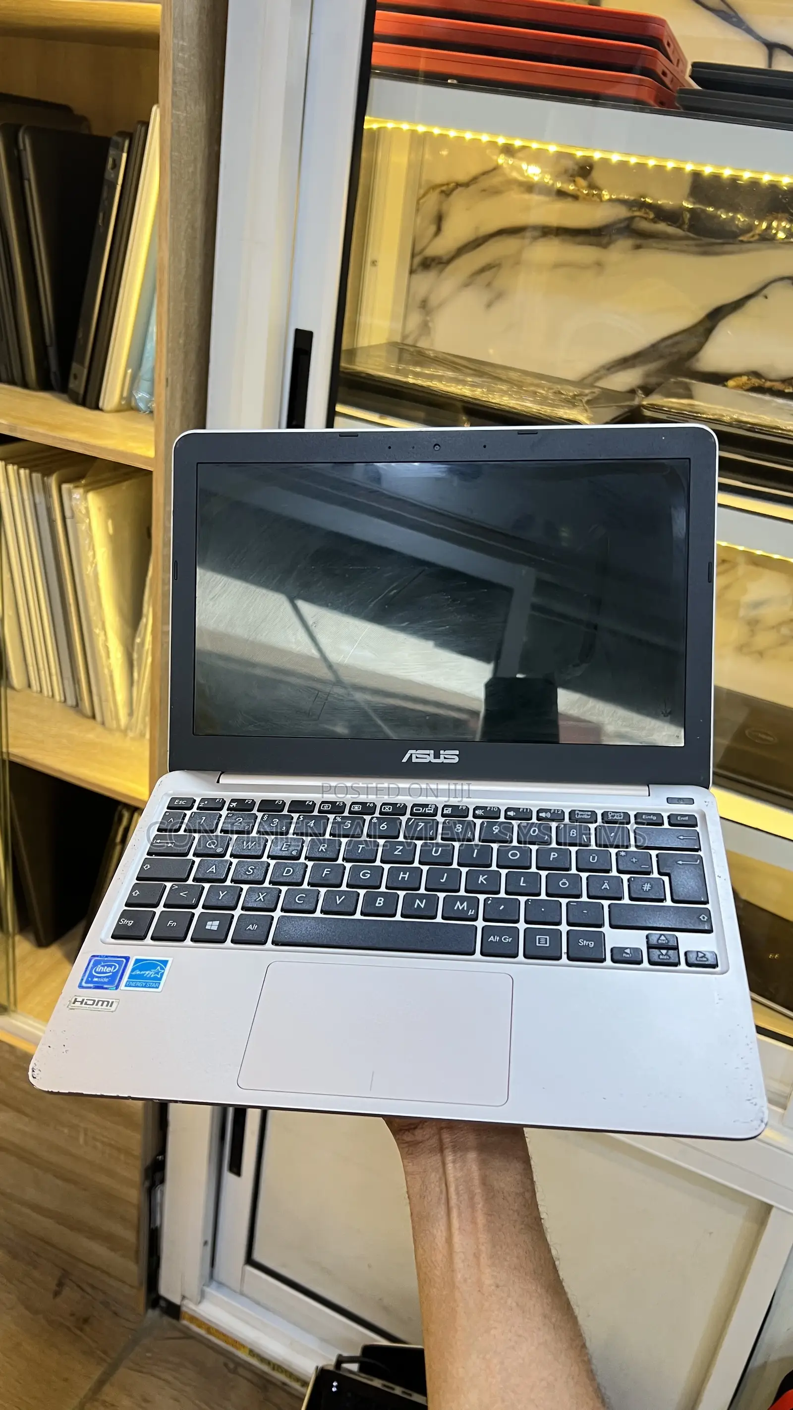 Laptop Asus Vivobook E200HA 2GB Intel Atom SSD 32GB