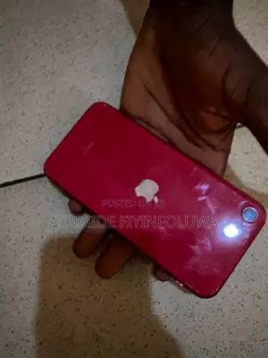 Apple iPhone SE (2020) 64 GB Red