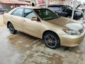 Toyota Camry 2004 Gold