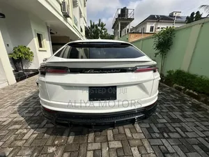 Lamborghini Urus Base 2019 White