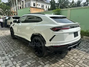 Lamborghini Urus Base 2019 White
