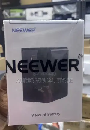 NEEWER v Mount Battery