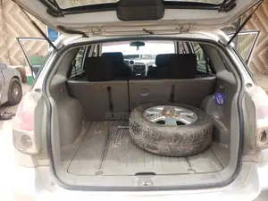 Toyota Matrix Hatchback FWD (1.8L 4cyl 5M) 2007 Silver