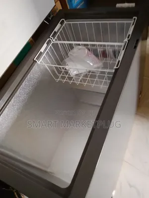 New in Hisense 250l Single Door Chest Freezer With Key + Silver