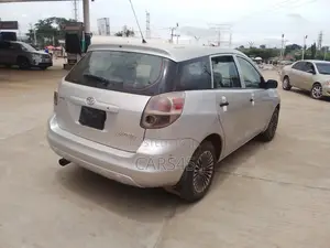 Toyota Matrix Hatchback FWD (1.8L 4cyl 5M) 2007 Silver