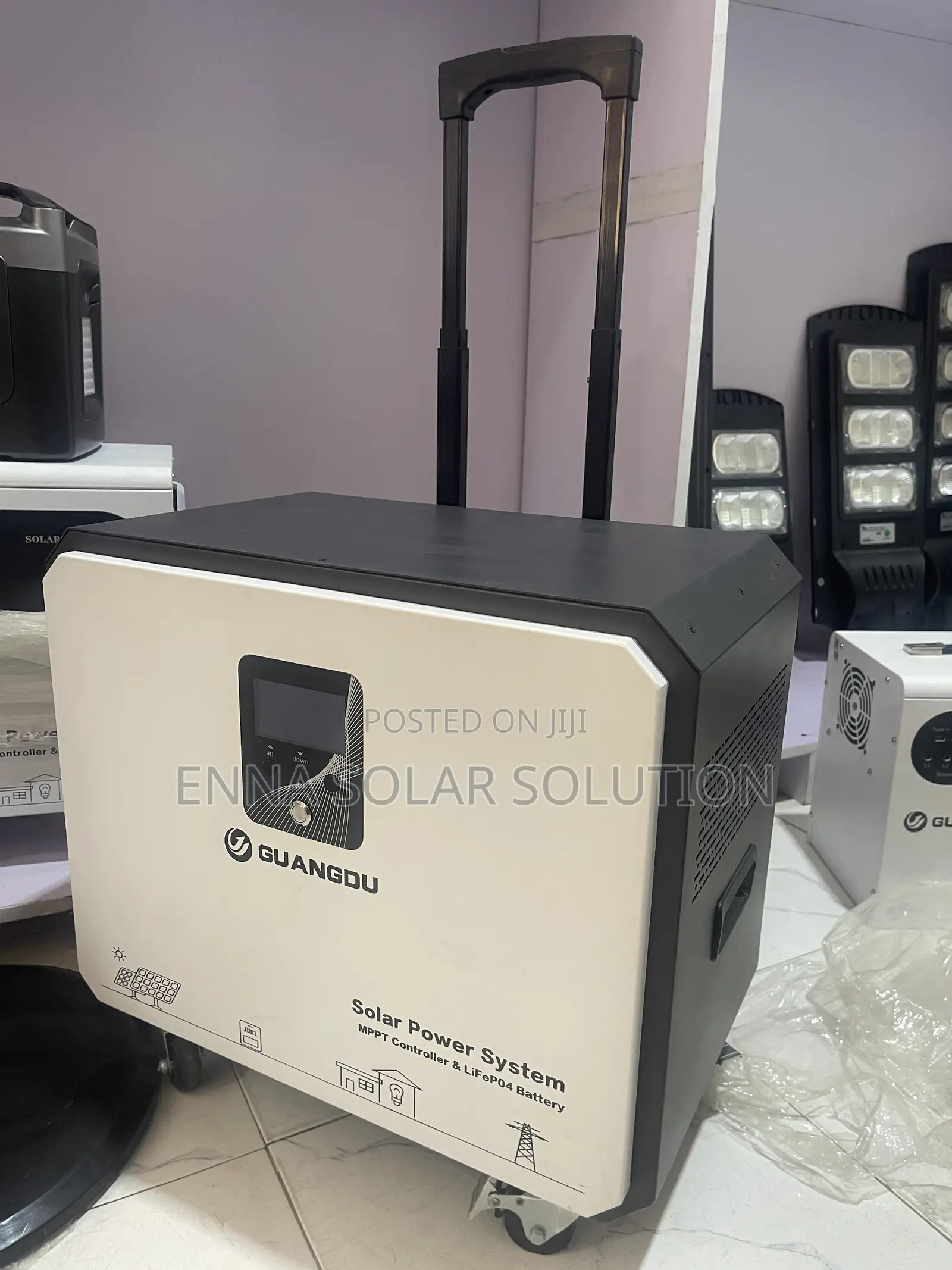 2000w Solar Generator/ 2.56kwh Battery Capacity