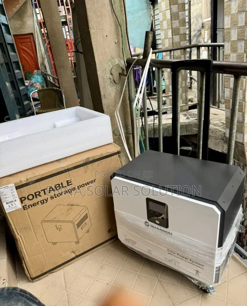 2000w Solar Generator/ 2.56kwh Battery Capacity