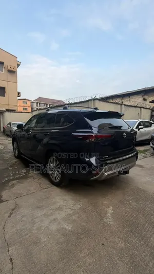 Toyota Highlander Platinum AWD 2026 Blue