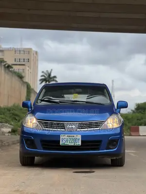 Nissan Versa 1.8 S Hatchback 2007 Blue