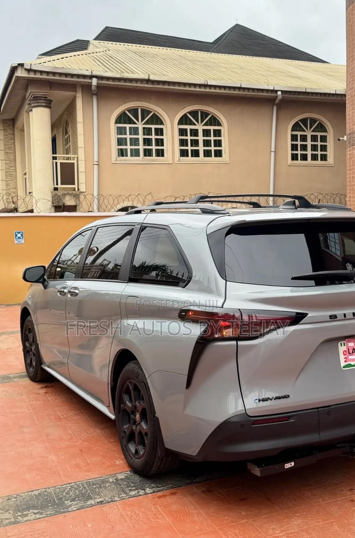 Toyota Sienna XLE 7-Passenger AWD 2025 Gray