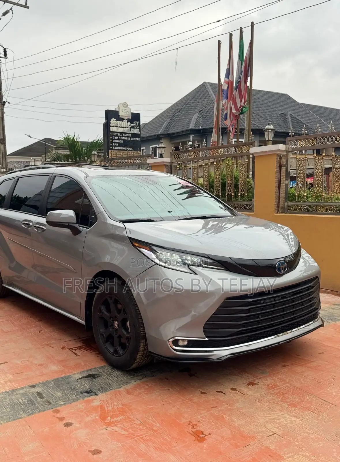 Toyota Sienna XLE 7-Passenger AWD 2025 Gray