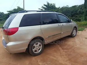 Toyota Sienna 2005