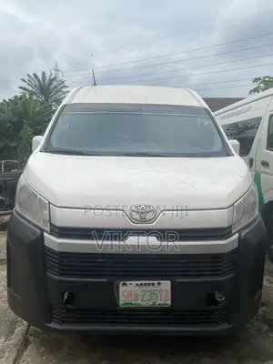 Toyota HiAce 2023 White