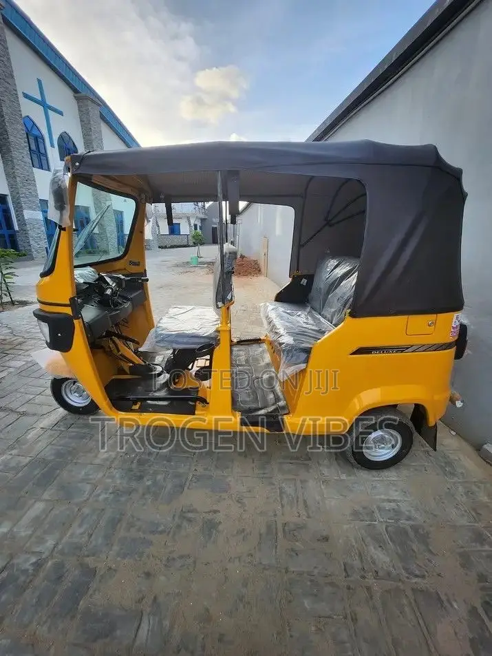 Bus 2022 Yellow