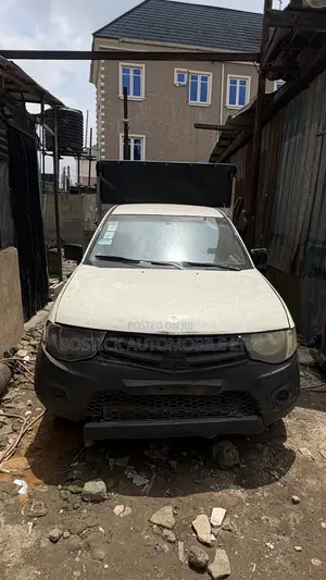 Mitsubishi L200 2016 White