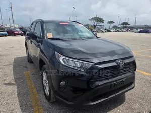 Toyota RAV4 XLE 2021 Black