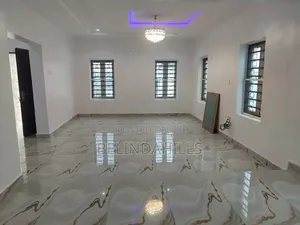 5bdrm Townhouse / Terrace in Mabushi for rent