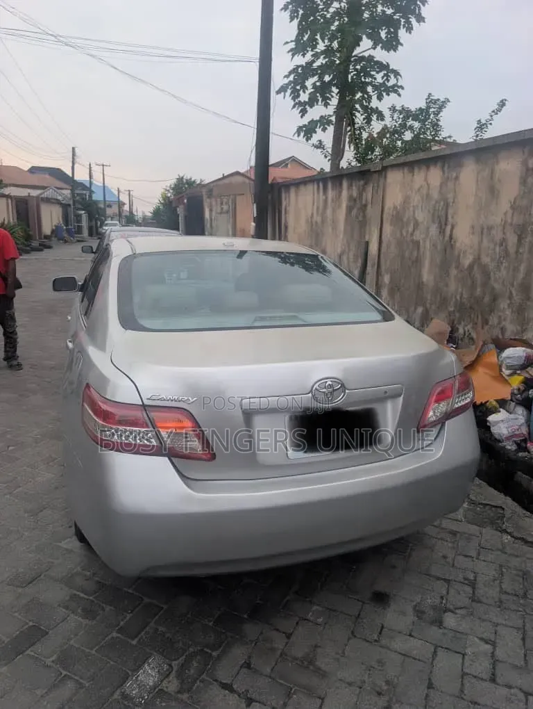 Toyota Camry 2011 Silver