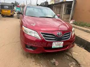Toyota Camry SE V6 4dr Sedan (3.5L 6cyl 6AM) 2010 Red