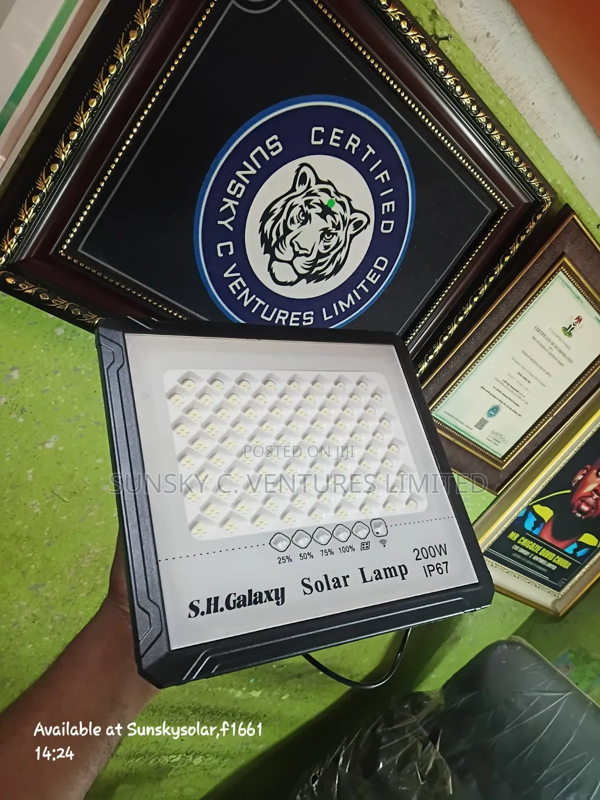 200W Solar LED Flood Light – Brilliant Outdoor Lighting, Zero Bills