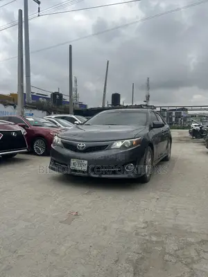 Toyota Camry SE 4dr Sedan (2.5L 4cyl 6A) 2013 Gray