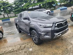 Toyota Hilux 2023 Gray