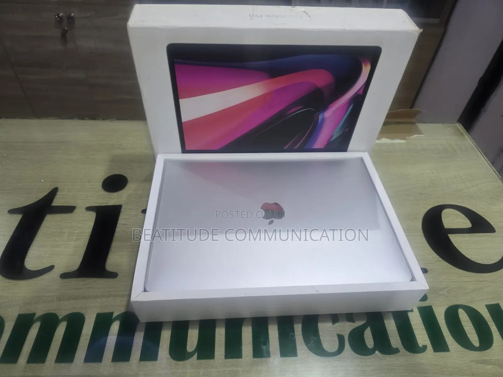 Laptop Apple MacBook Pro 2022 M2 8GB Apple M2 SSD 512GB