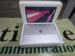 Laptop Apple MacBook Pro 2022 M2 8GB Apple M2 SSD 512GB