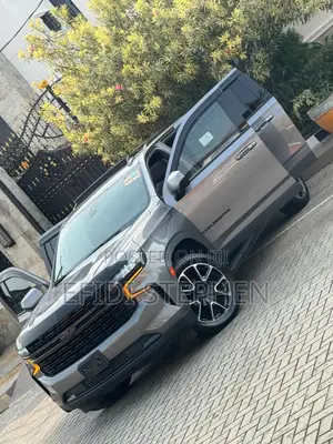 Chevrolet Suburban 2022 Gray