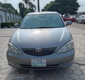 Toyota Camry LE 4dr Sedan (2.4L 4cyl 5M) 2004 Gray