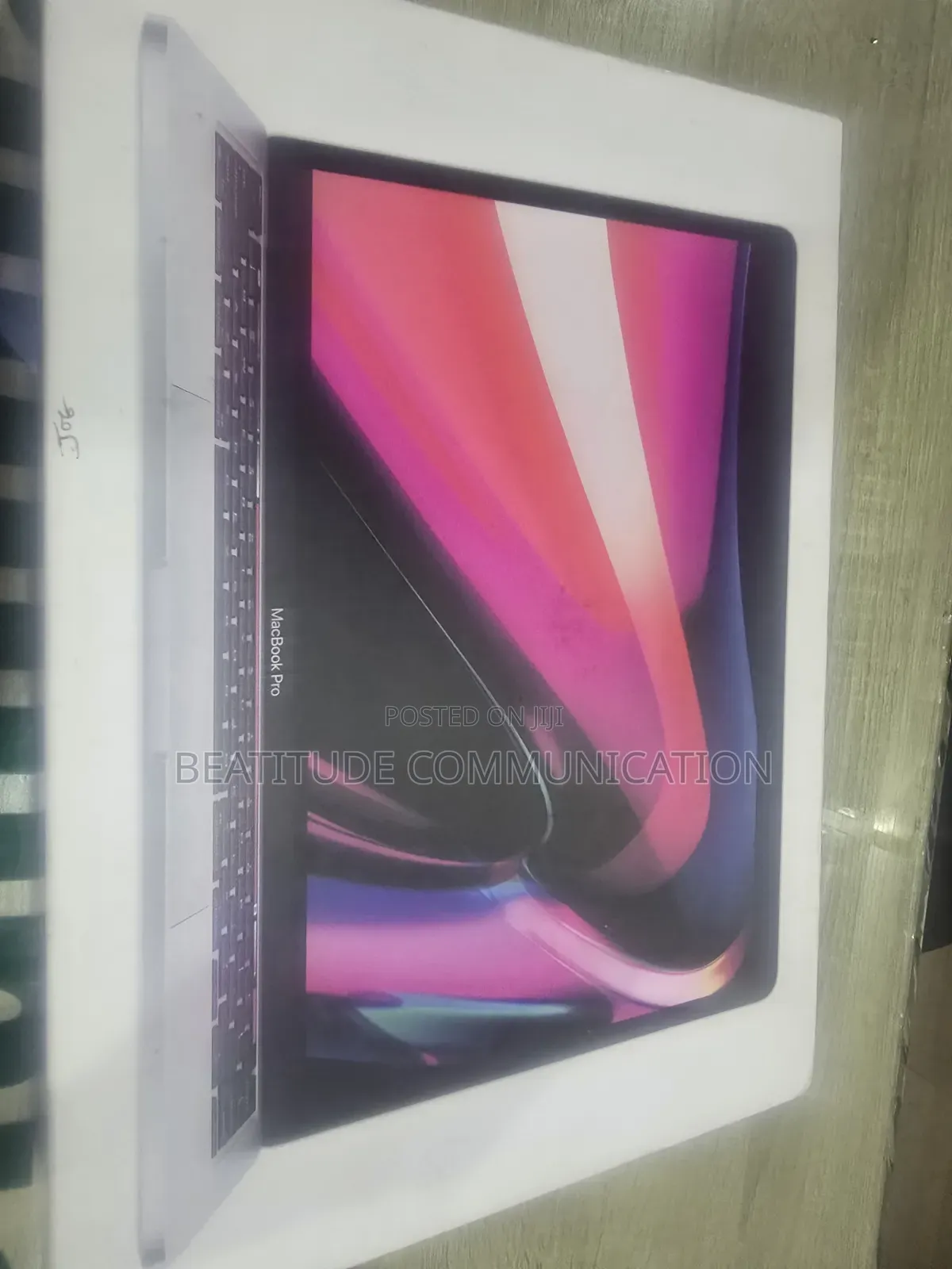 Laptop Apple MacBook Pro 2022 M2 8GB Apple M2 SSD 512GB