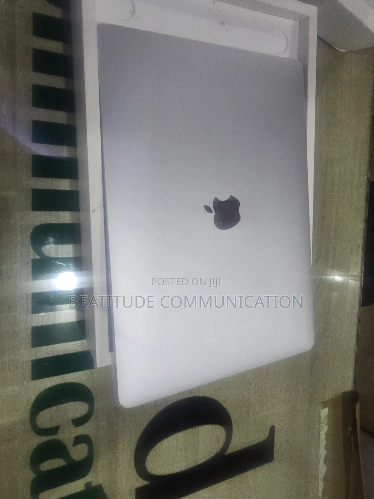 Laptop Apple MacBook Pro 2022 M2 8GB Apple M2 SSD 512GB