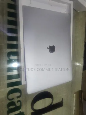 Laptop Apple MacBook Pro 2022 M2 8GB Apple M2 SSD 512GB