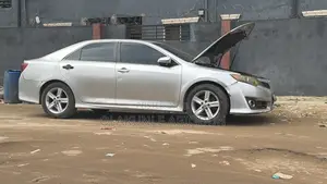 Toyota Camry SE 4dr Sedan (2.5L 4cyl 6A) 2014 Silver