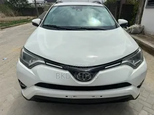 Toyota RAV4 LE AWD (2.5L 4cyl 6A) 2017 White