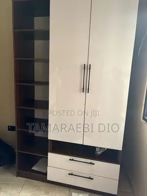 Gloss-Matte Finish Wardrobe